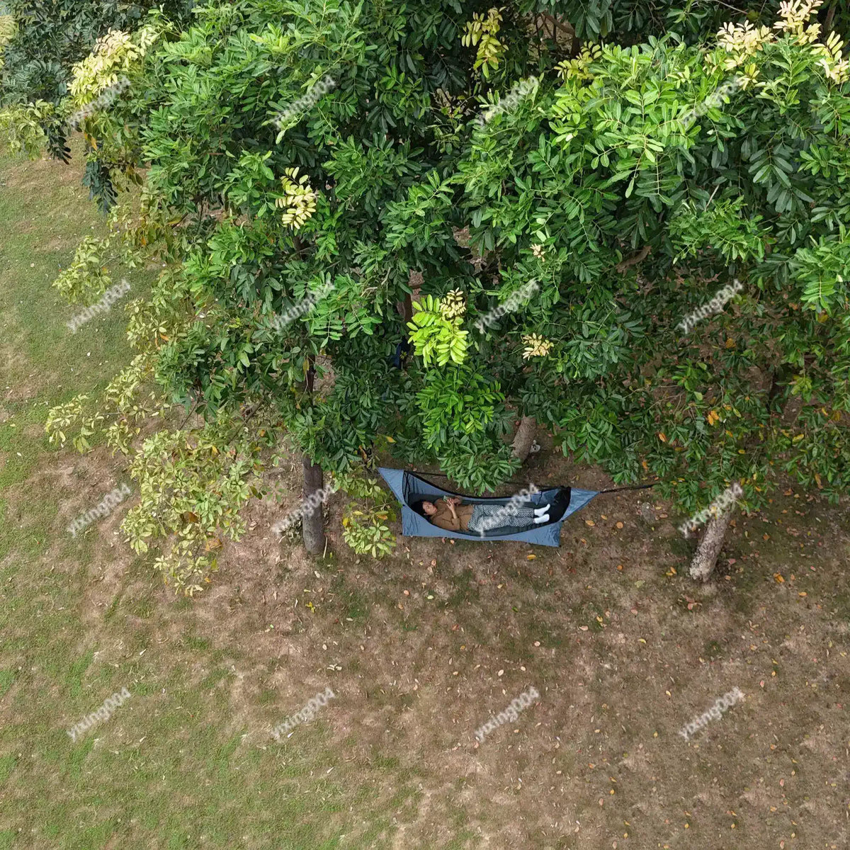 Hamaca Multifuncional con Colchón, Mosquitera y Toldo Impermeable para Camping, Jardín o Interior
